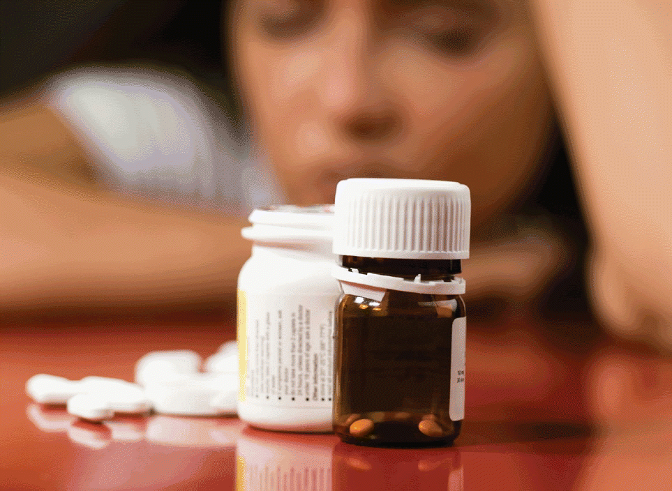 Figure. The issues to consider in deciding whether to prescribe antibiotics are the severity of the infection and the patient's thoughts regarding the benefits of antibiotic treatment compared with the risk of adverse events.