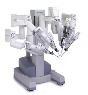 The da Vinci Si system allows the surgeon to operate three robotic arms simultaneously, while positioning a fourth arm to hold tissue in place